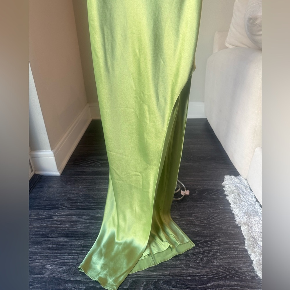 Nicholas Arian Satin-Finish in Green - Picture 7 of 10